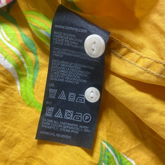 Tommy Hilfiger Yellow Floral Short-Sleeve Button-Down Shirt with Blue Flowers - Picture 7 of 8